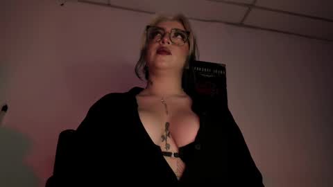 Annika online show from 10/31/25, 04:57