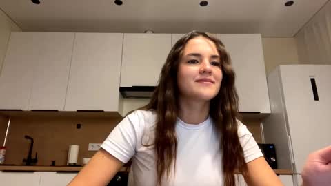 Snapshot of annisguion chatting on 09/10/25, 06:41 Leila Bruno online show from 09/10/25, 06:41