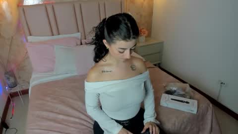 Snapshot of anntonella_watson chatting on 10/21/25, 11:11 ANTON online show from 10/21/25, 11:11