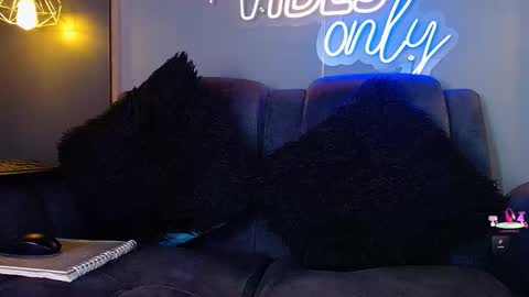 anny_loves online show from 02/27/26, 06:08