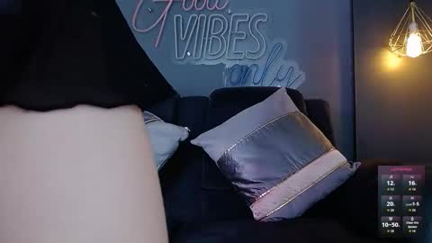 anny_loves online show from 03/25/26, 04:46