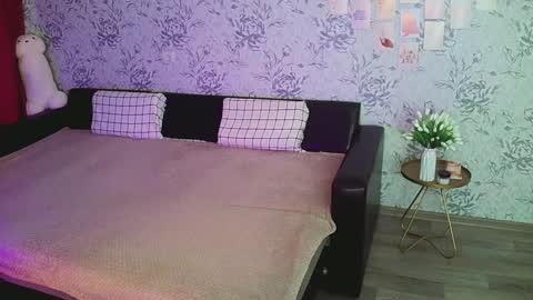 Annie online show from 12/15/24, 10:15