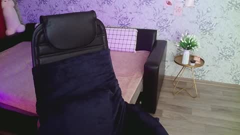 Annie online show from 12/20/24, 07:01