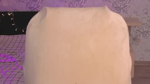 Annie online show from 03/25/26, 09:04