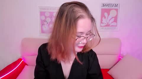 Snapshot of anny_twelvetrees chatting on 11/18/25, 08:41 Anny online show from 11/18/25, 08:41