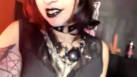 Snapshot of anny_velvetpain chatting on 02/19/26, 10:06 Annie online show from 02/19/26, 10:06