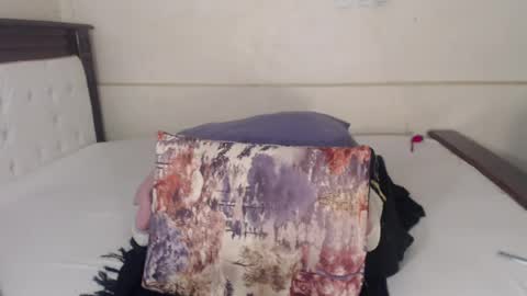 Snapshot of annybecca chatting on 07/28/26, 05:23 Anny online show from 07/28/26, 05:23