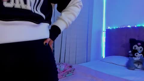 Snapshot of annybondie chatting on 02/10/25, 11:13 annybondie online show from 02/10/25, 11:13