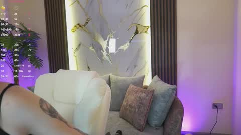 Snapshot of annybuny chatting on 09/12/25, 11:43 Ana online show from 09/12/25, 11:43