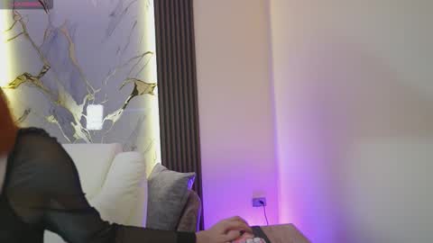 Snapshot of annybuny chatting on 09/15/25, 12:05 Ana online show from 09/15/25, 12:05