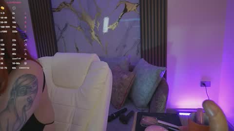 Snapshot of annybuny chatting on 09/16/25, 11:44 Ana online show from 09/16/25, 11:44