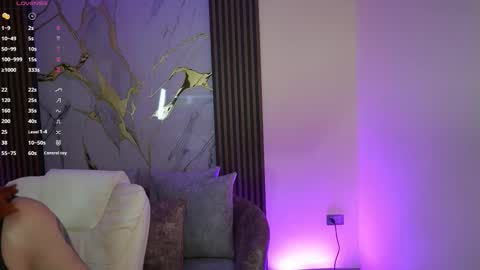 Snapshot of annybuny chatting on 09/29/25, 11:37 Ana online show from 09/29/25, 11:37