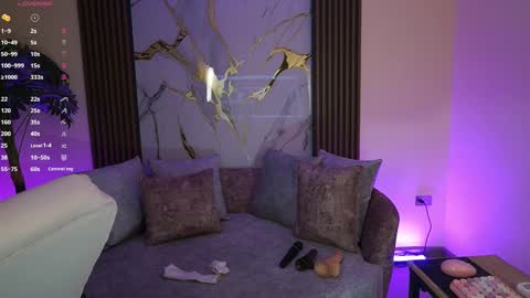 Snapshot of annybuny chatting on 10/04/25, 12:14 Ana online show from 10/04/25, 12:14