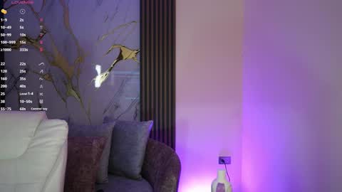 Snapshot of annybuny chatting on 10/07/25, 11:29 Ana online show from 10/07/25, 11:29