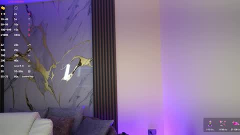 Snapshot of annybuny chatting on 10/15/25, 11:43 Ana online show from 10/15/25, 11:43