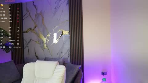 Snapshot of annybuny chatting on 10/20/25, 11:32 Ana online show from 10/20/25, 11:32