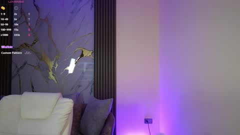 Snapshot of annybuny chatting on 10/31/25, 11:55 Ana online show from 10/31/25, 11:55