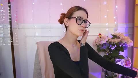 Snapshot of annybuny chatting on 12/16/25, 12:32 Ana online show from 12/16/25, 12:32