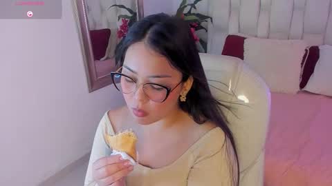 Snapshot of annye01_ chatting on 01/19/26, 01:04 anny online show from 01/19/26, 01:04