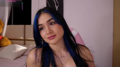 Snapshot of annyhizzle chatting on 05/08/26, 02:06 online show from 05/08/26, 02:06