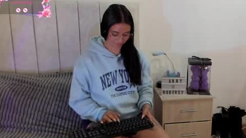 Snapshot of annyroberts_89 chatting on 06/02/26, 08:22 Anny online show from 06/02/26, 08:22
