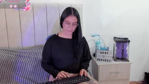 Snapshot of annyroberts_89 chatting on 06/03/26, 08:14 Anny online show from 06/03/26, 08:14