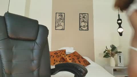 Snapshot of annyxhot chatting on 06/06/26, 11:04 AnnyXhot online show from 06/06/26, 11:04