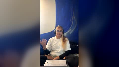 Angel online show from 04/30/26, 06:47