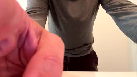 Snapshot of anonomousloser chatting on 09/30/25, 12:32 anonomousloser online show from 09/30/25, 12:32