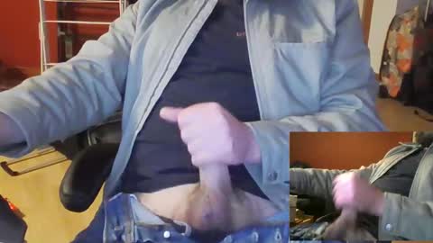 Snapshot of anontraveller chatting on 11/15/25, 06:59 anontraveller online show from 11/15/25, 06:59