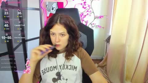 Snapshot of anora_millerr chatting on 11/18/25, 08:19 Anora online show from 11/18/25, 08:19