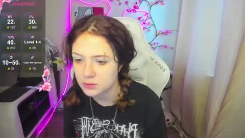 Snapshot of anora_millerr chatting on 11/27/25, 08:38 Anora online show from 11/27/25, 08:38