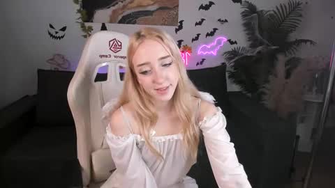 Anora online show from 10/31/25, 02:07