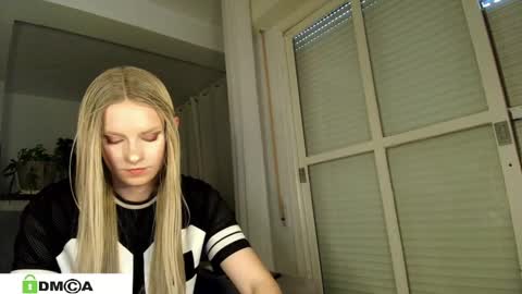 Snapshot of anorsel chatting on 02/27/25, 02:10 Sexy Ladybug online show from 02/27/25, 02:10
