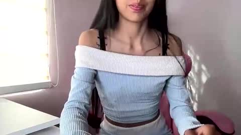 anotella_aa online show from 11/26/25, 08:32