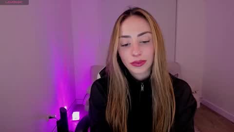 Snapshot of anthonelaa777 chatting on 09/18/25, 04:47 Anthonela online show from 09/18/25, 04:47