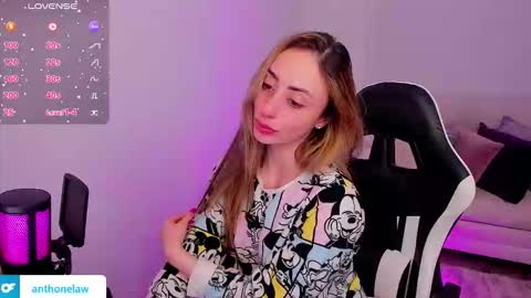 Snapshot of anthonelaa777 chatting on 10/18/25, 04:37 Anthonela online show from 10/18/25, 04:37