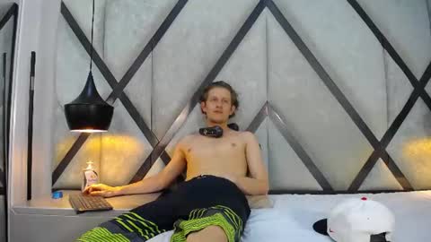 Snapshot of anthonystone_ chatting on 07/13/26, 07:27 Anthonny online show from 07/13/26, 07:27