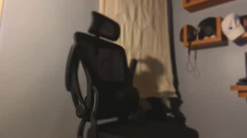 Snapshot of anthonyvinee chatting on 04/25/26, 05:32 anthonyvinee online show from 04/25/26, 05:32