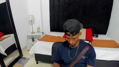 Snapshot of anthoy_wayans chatting on 12/08/24, 10:14 online show from 12/08/24, 10:14