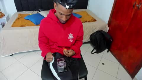 Snapshot of anthoy_wayans chatting on 02/19/25, 12:03 online show from 02/19/25, 12:03
