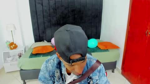 Snapshot of anthoy_wayans chatting on 03/08/25, 12:00 online show from 03/08/25, 12:00