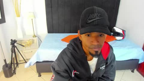       online show from 11/05/25, 01:05