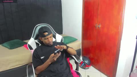 Snapshot of anthoy_wayans chatting on 01/07/26, 12:13 online show from 01/07/26, 12:13