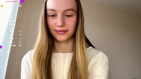 Snapshot of antionettepulgarin chatting on 05/13/26, 03:31 Viktoria online show from 05/13/26, 03:31