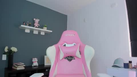 Antonella online show from 04/21/26, 01:42