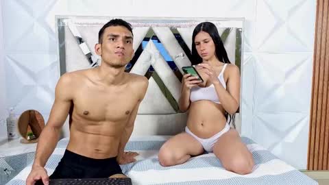 Snapshot of antonella_and_axel chatting on 10/29/25, 04:59 Antonella 20 Axel 23 online show from 10/29/25, 04:59