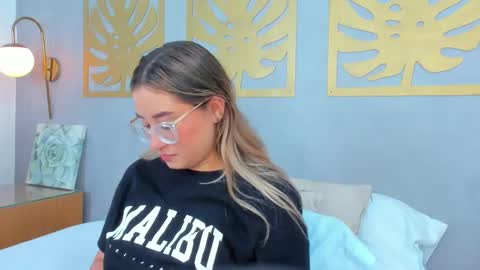 A N T O N E L L A  online show from 03/12/25, 10:39