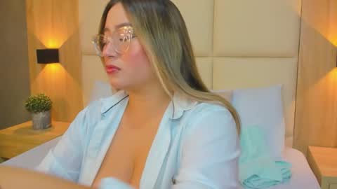 Snapshot of antonella_cutie_ chatting on 12/22/25, 12:02 A N T O N E L L A online show from 12/22/25, 12:02