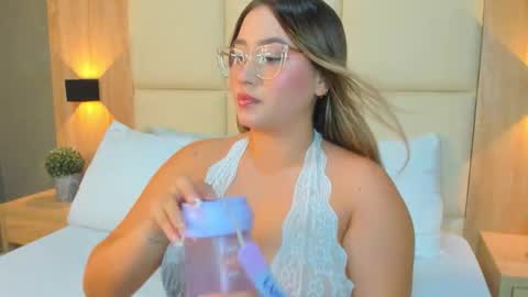 Snapshot of antonella_cutie_ chatting on 01/08/26, 12:18 A N T O N E L L A online show from 01/08/26, 12:18